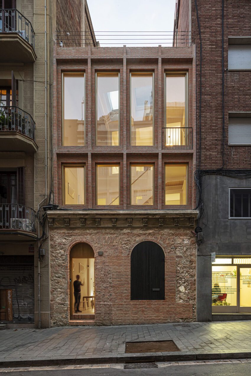 House HARQUITECTES Barcelona Structural Harmony Urban Living Archeyes