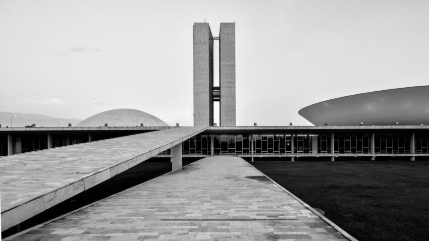 National Congress Brazil Oscar Niemeyer Brazilia Architecture ArchEyes gonzalo viramonte frontal bnw