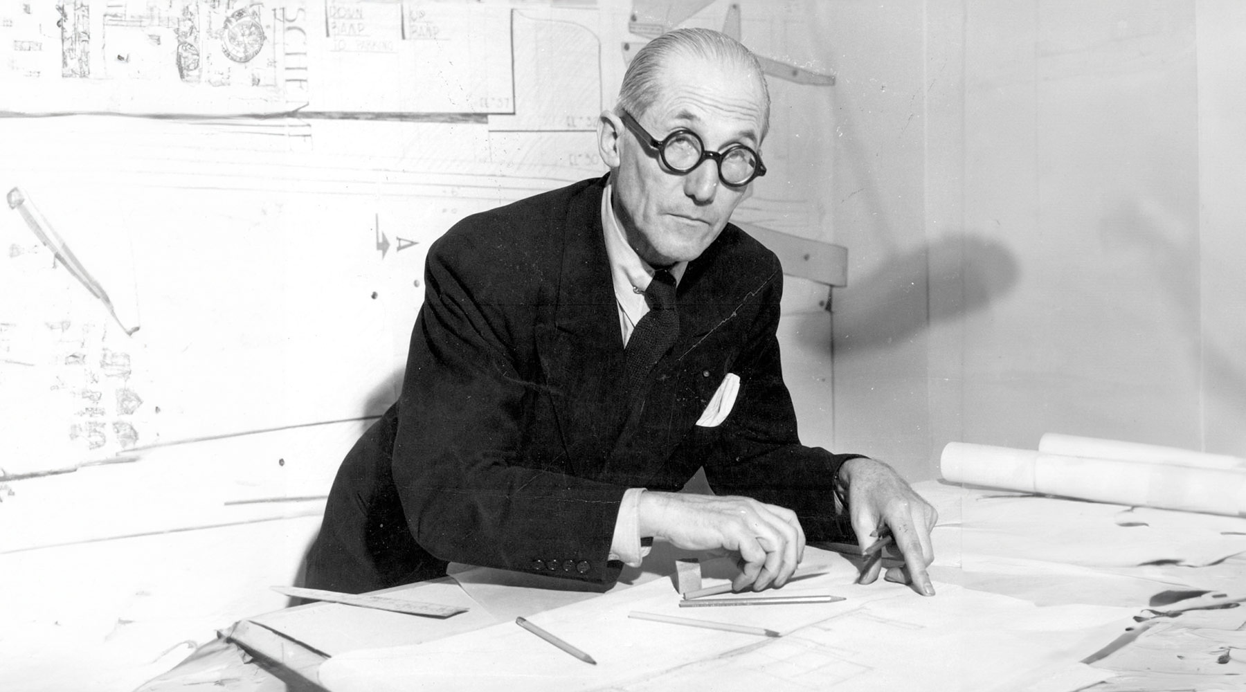 https://archeyes.com/wp-content/uploads/2023/09/Le-Corbusier-drawing-by-hand-pencil-paper-sketchbook.jpg