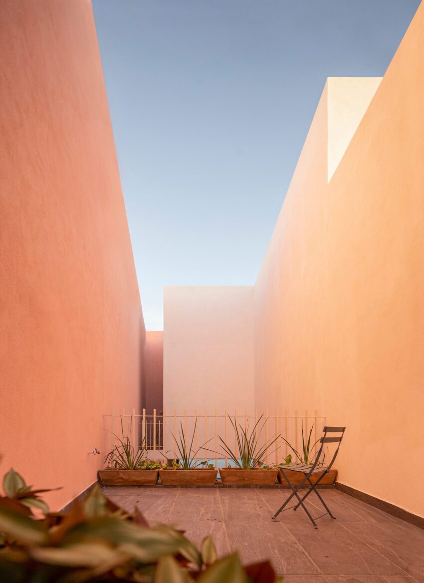 Casa Banderas by Rea Architectural Studio in Mexico ArchEyes courtyard