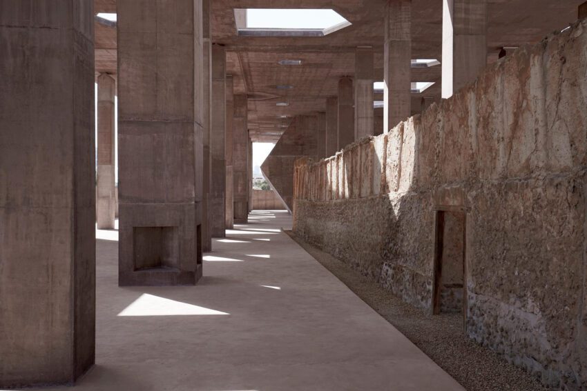 The Pearling Site Museum and Entrance by Valerio Olgiati ArchEyes