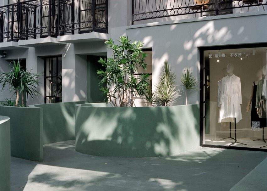 XiaoZhuo Flagship Store by Offhand Practice ArchEyes The front yard