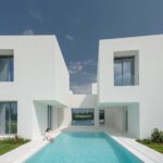 Between Two White Walls Residential House in portugal by Corpo Atelier Archeyes