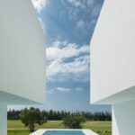 Between Two White Walls Residential House in portugal by Corpo Atelier Archeyes