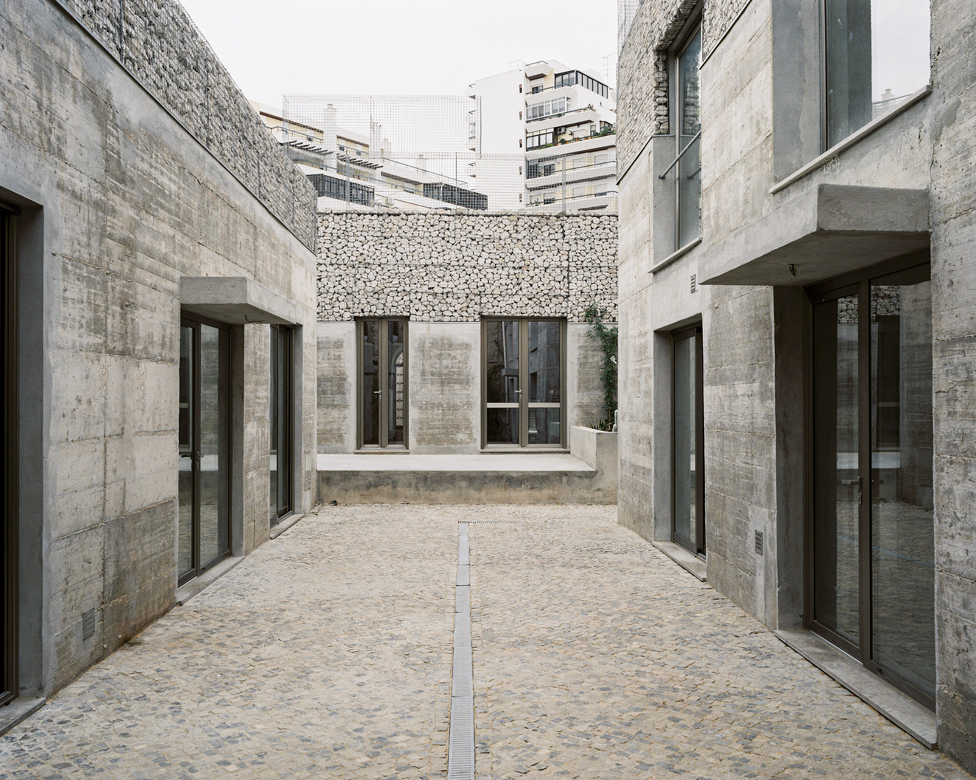 The Three Exposed Concrete Façades Project by Corpo Atelier