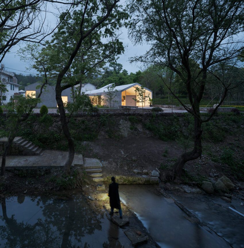 Villagers Home in Wanghu Village by UAD Zhao Qiang Perspective along the river