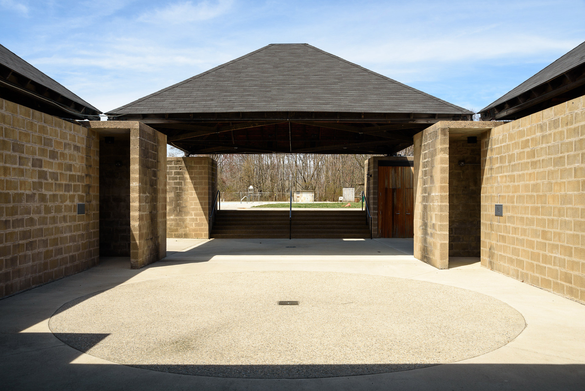 Trenton Bath House by Louis Kahn: A Monument of Architectural Purity