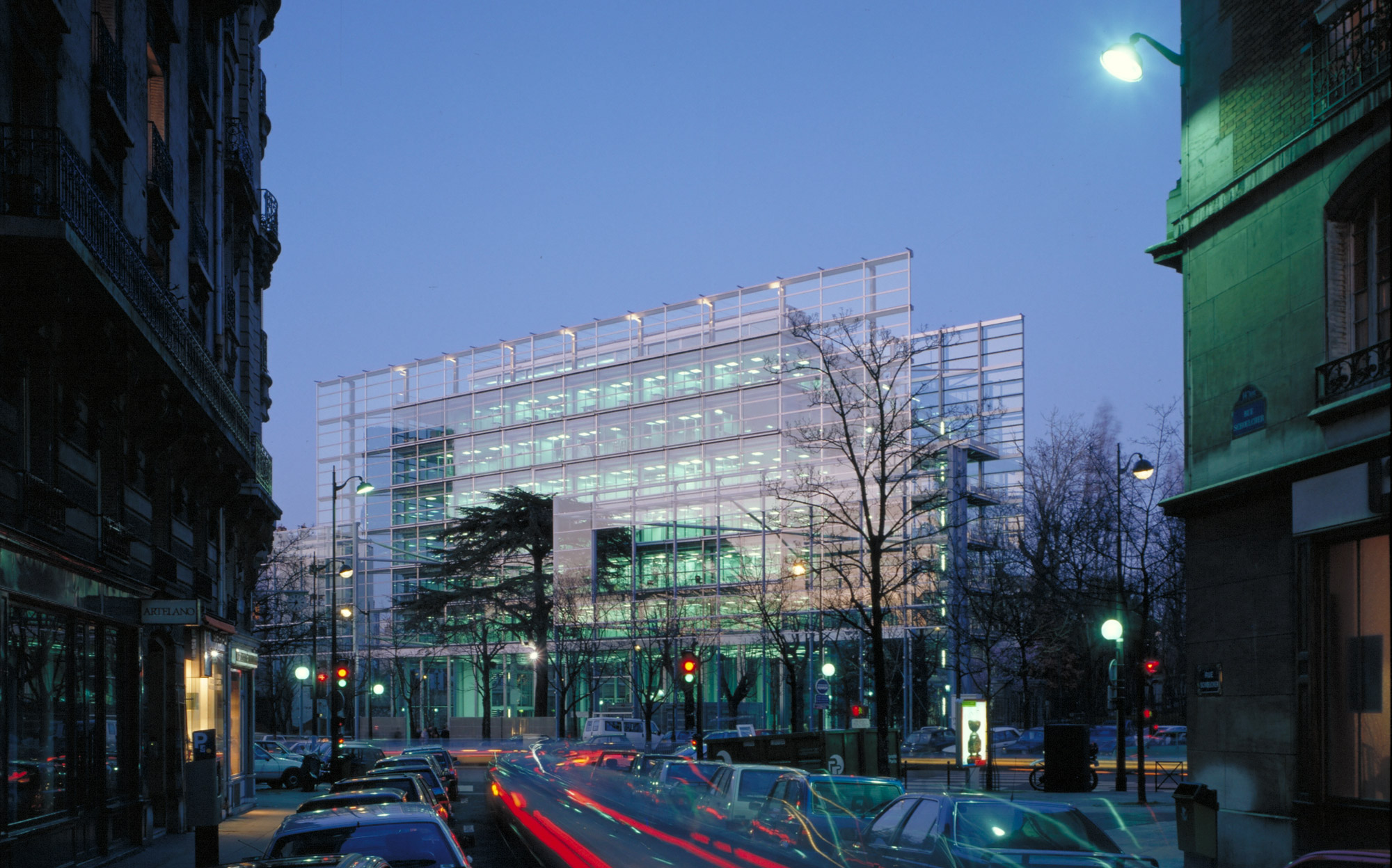 Fondation Cartier in Paris by Jean Nouvel & Emmanuel CATTANI & Associés ...