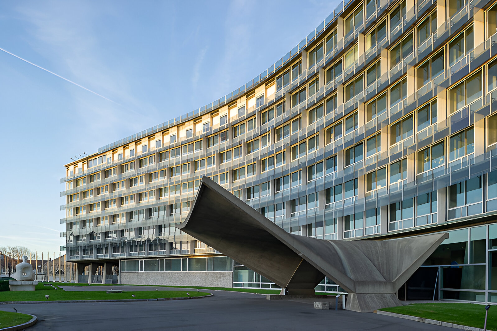 UNESCO Headquarters: A Masterpiece of Modernism by Breuer, Zehrfuss, and Nervi