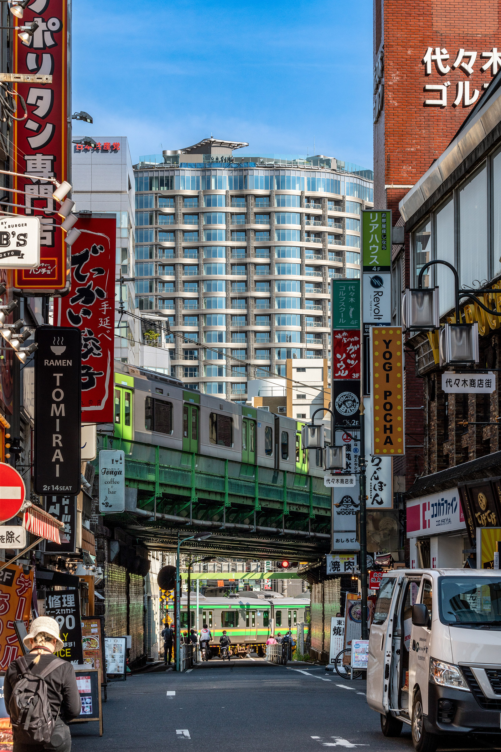 Park Court Jingu Kitasando Tower in Tokyo by Hoshino Architects